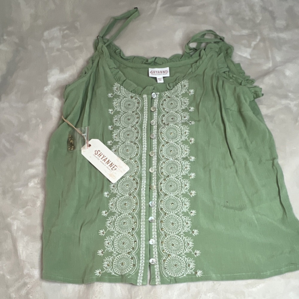 Shyanne Sage Embroidered Button Sleeveless Camisole Blouse M